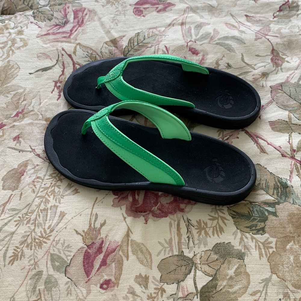 Olukai flip flop